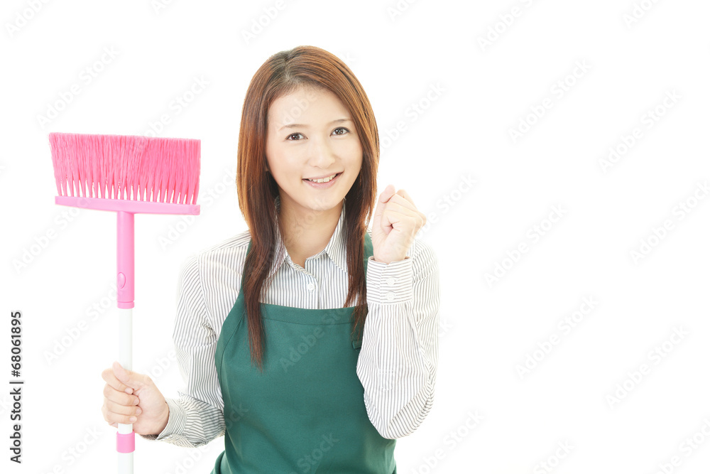 エプロンを着た笑顔の女性 エプロンを着た笑顔の女性