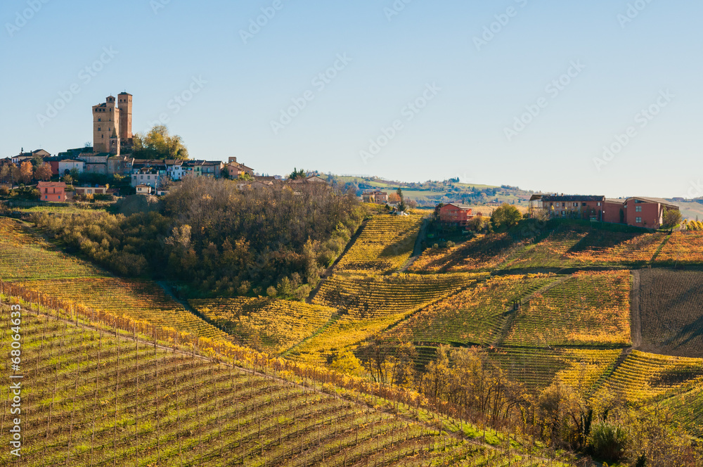 Castello di Serralunga in autunno, Langhe