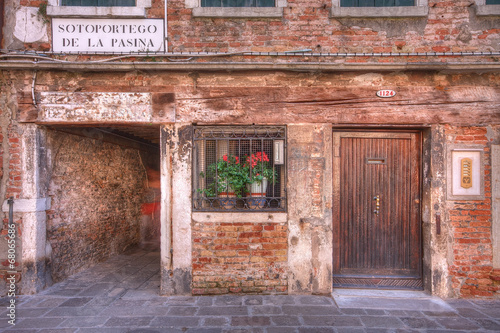 Zabytkowy budynek w Wenecji, Włochy © Patryk Michalski