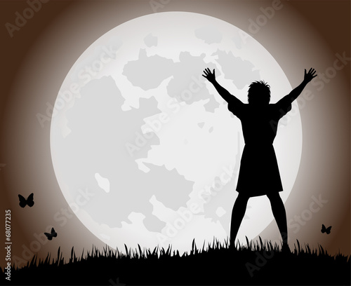 silhouette femminile davanti la luna piena