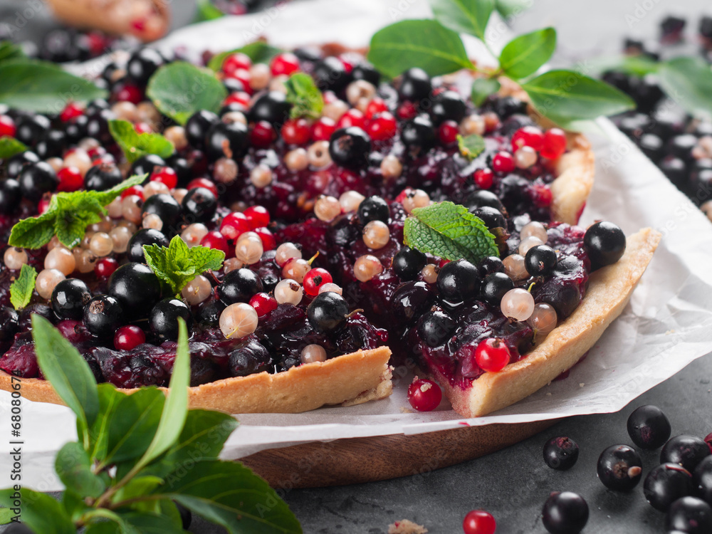 Fresh berries tart