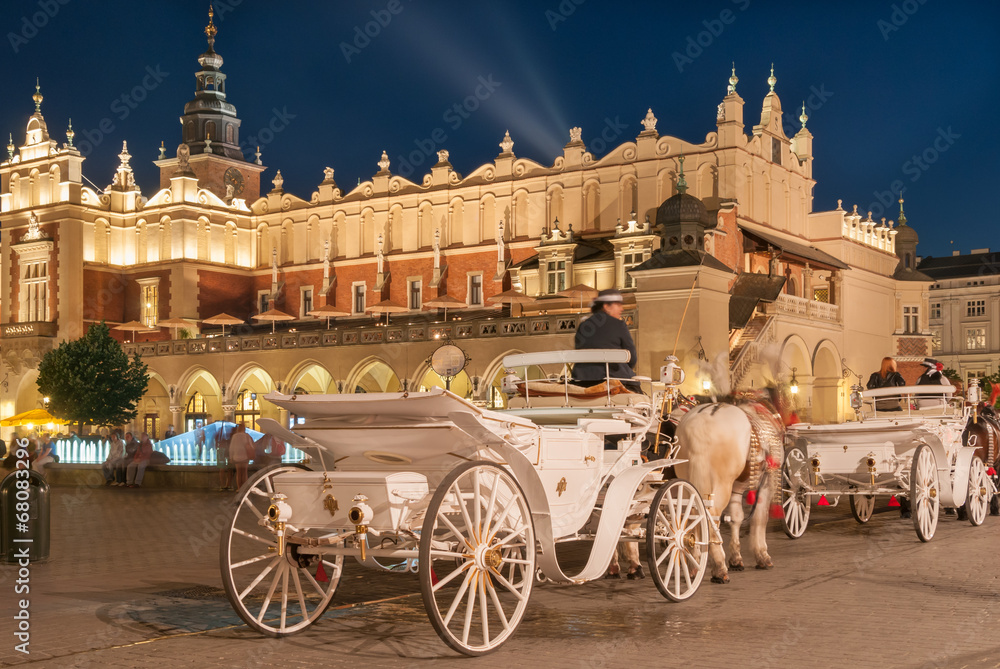 Naklejka premium Carriages before the Sukiennice on The Main Market in Krakow
