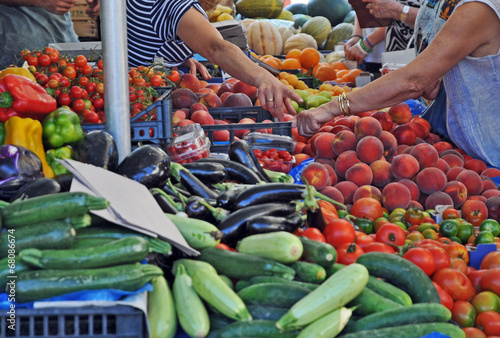 Frutta e verdura al mercato di San Pantaleo - Sardegna photo