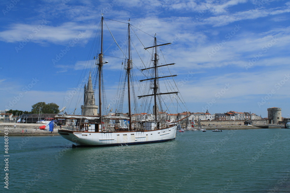 Entrée du vieux port de La Rochelle, France