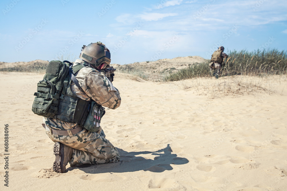 Fototapeta premium Two soldiers