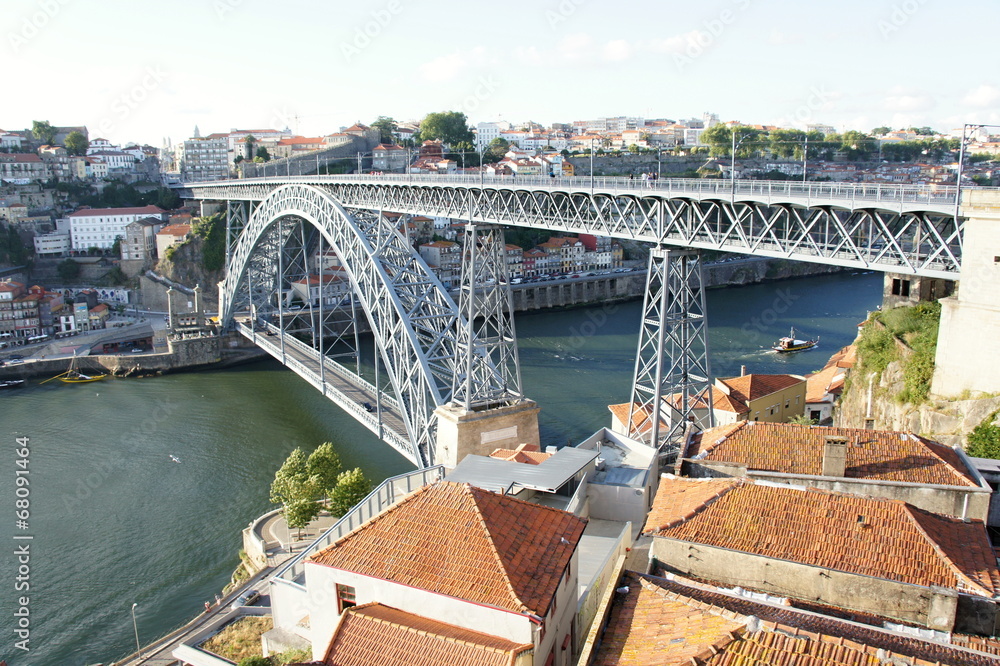 Obraz premium Douro river and bridge Ponte Luis I. in Porto, Portugal