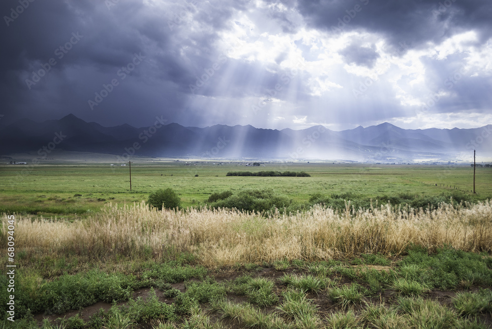 Fototapeta premium Sun Rays over the Mountains