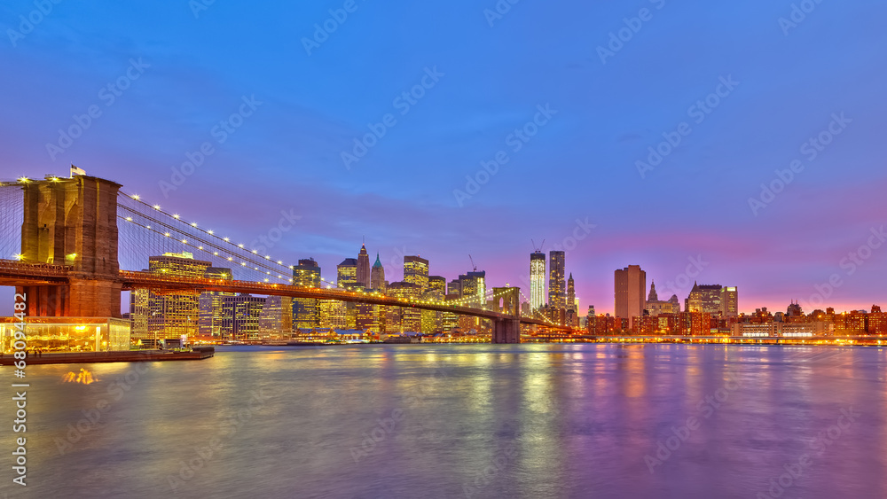 Obraz premium Most Brookliński i Manhattan o zmierzchu
