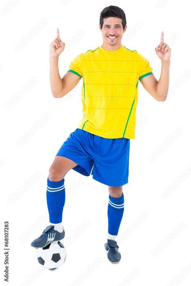 Naklejka premium Football player in yellow with ball