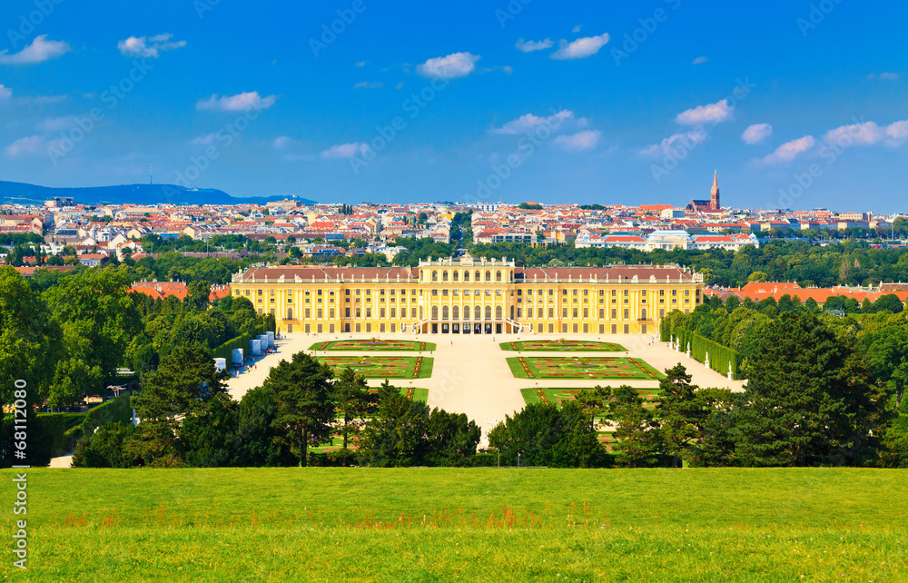 Obraz premium Vienna and Schonbrunn Park