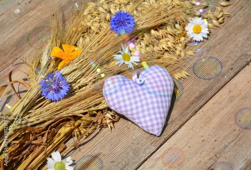 Getreide mit Stoffherz und ...