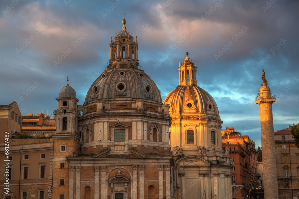 Kirchkuppeln an den Kaiserforen in Rom