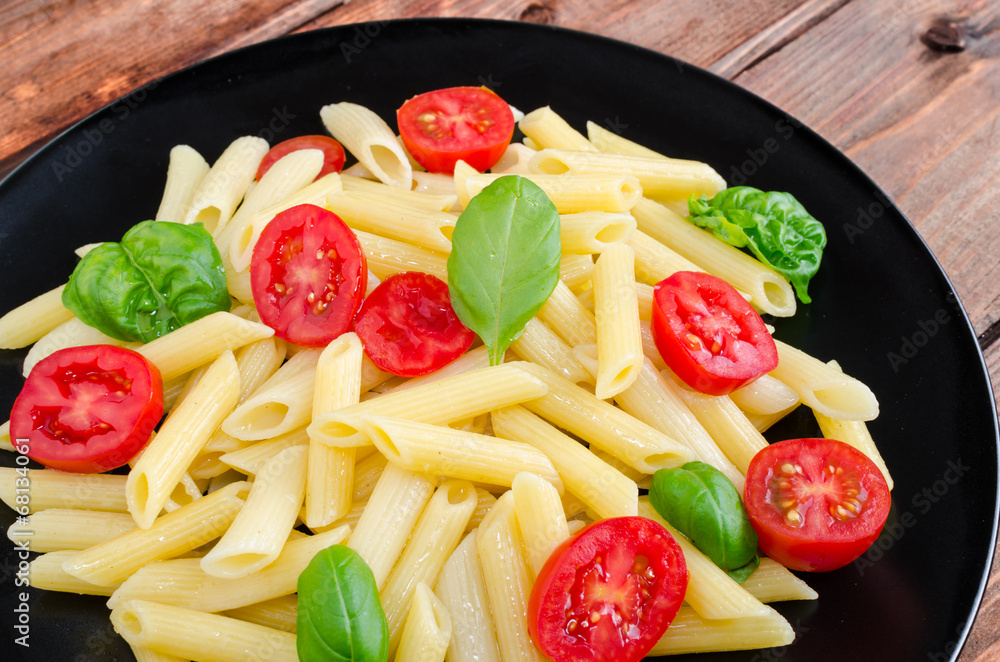 Pasta with tamato and basil