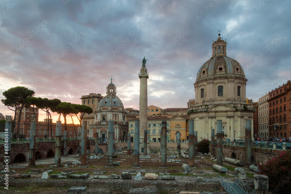 Kaiserforen mit Trajanssäule in Rom