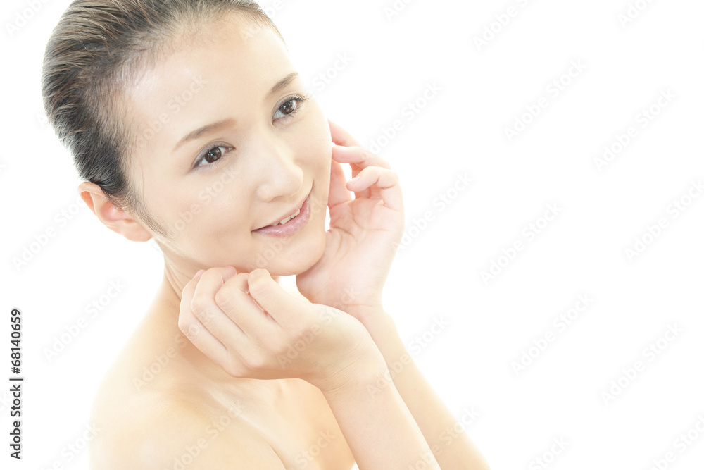 ボディーケアをする女性 ボディーケアをする女性