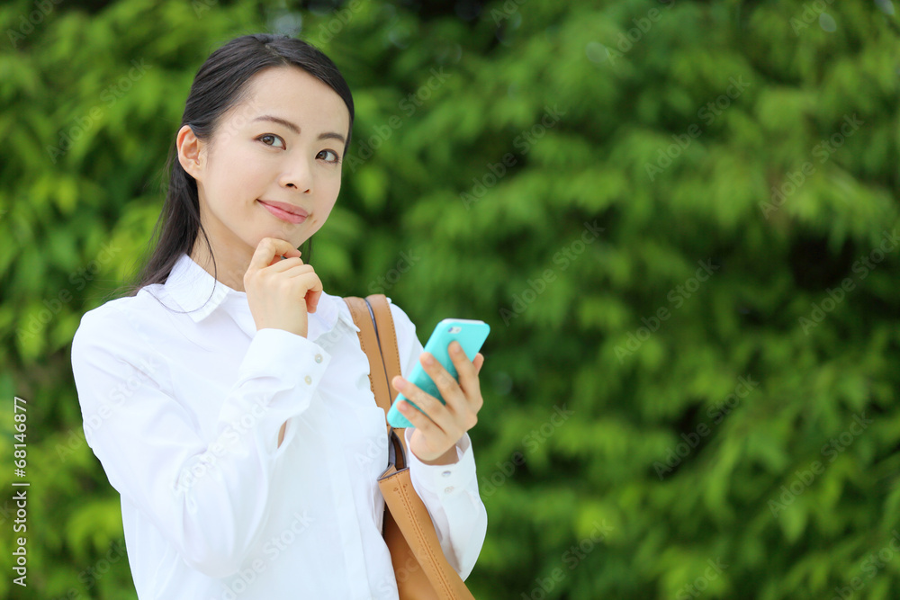 スマートフォン・若い女性