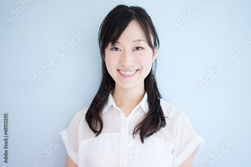 笑顔の女性 Free Download 笑顔の女性 - GFXLoad