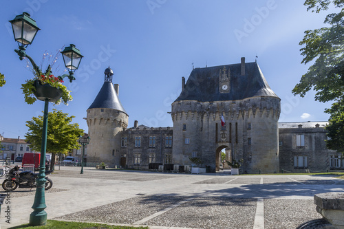 Place du château Jonzac photo