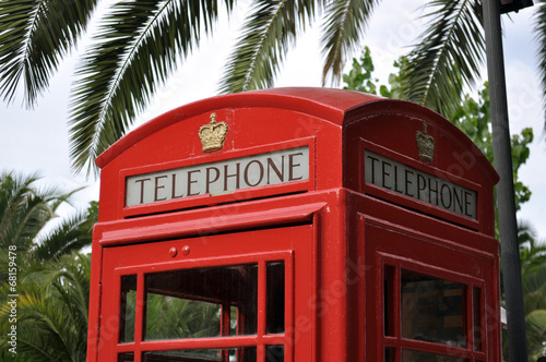 Parte alta di una classica cabina telefonica londinese