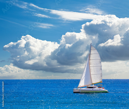 Photo catamaran à voile pour balades en mer
