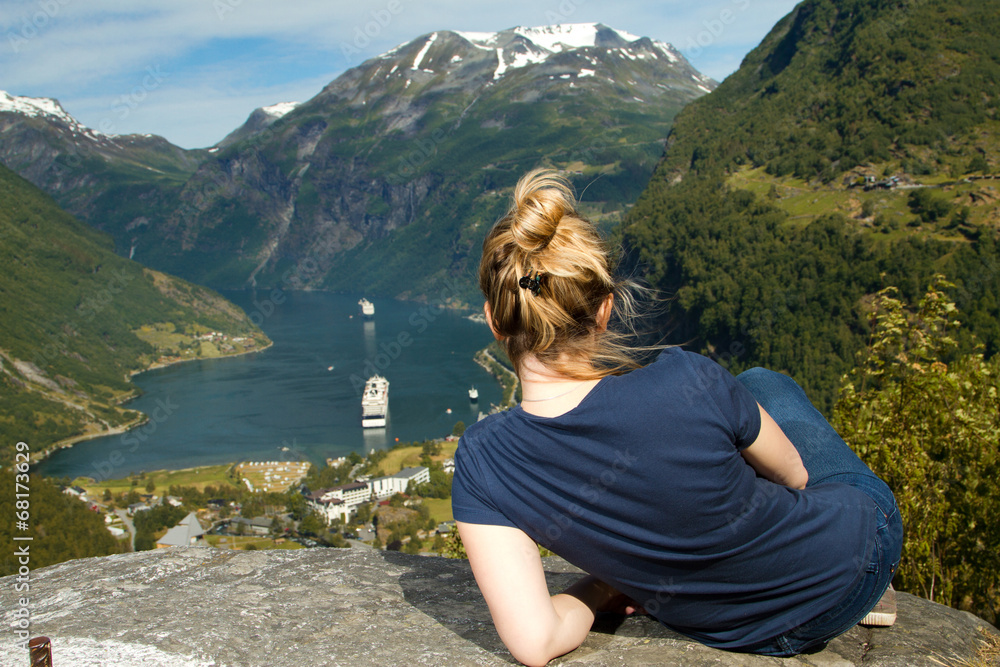 Naklejka premium girl in Geiranger