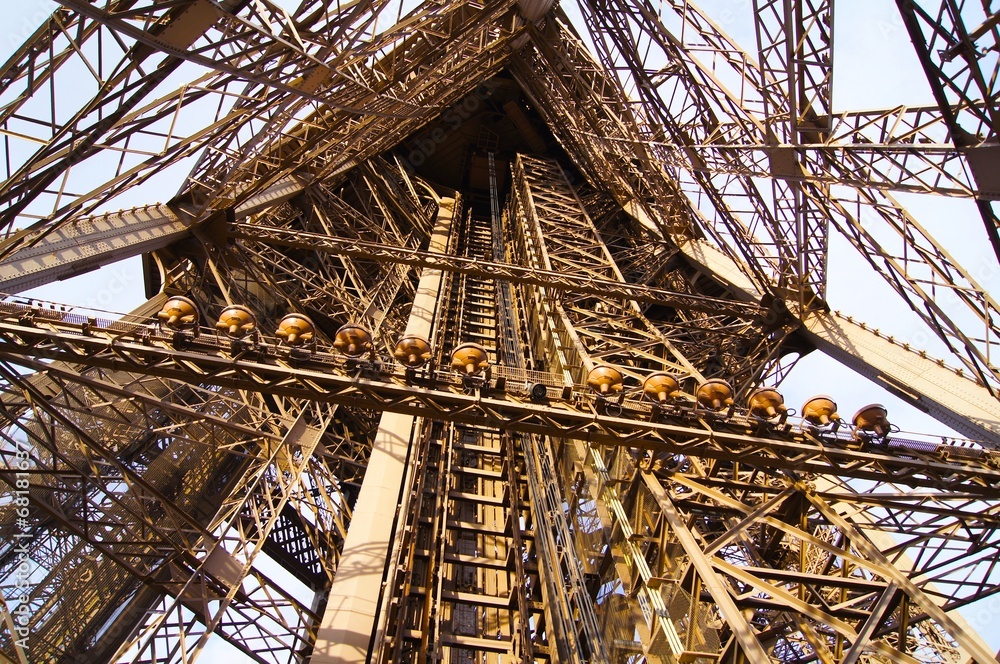 Eiffel tower leg