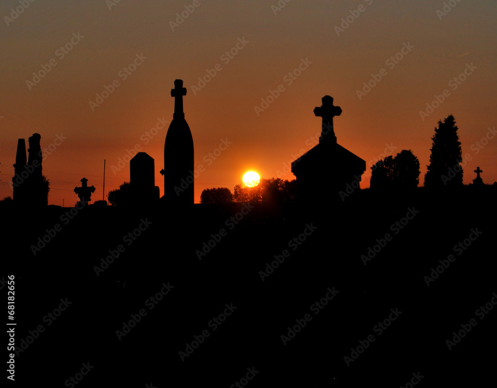 Coucher de soleil sur le cimetière Coucher de soleil sur le cimetière