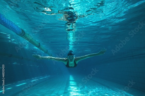 Athletic swimmer training on her own © WavebreakmediaMicro