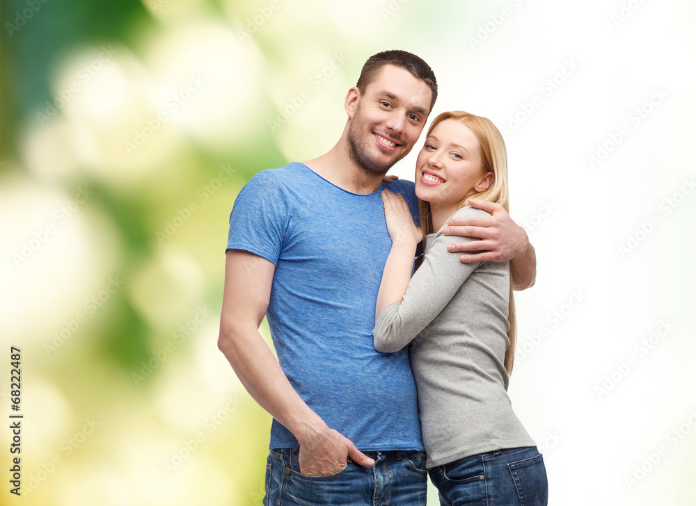 Naklejka premium smiling couple hugging