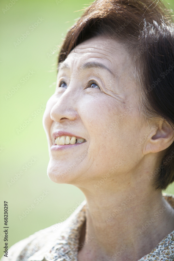 シニアの女性 シニアの女性