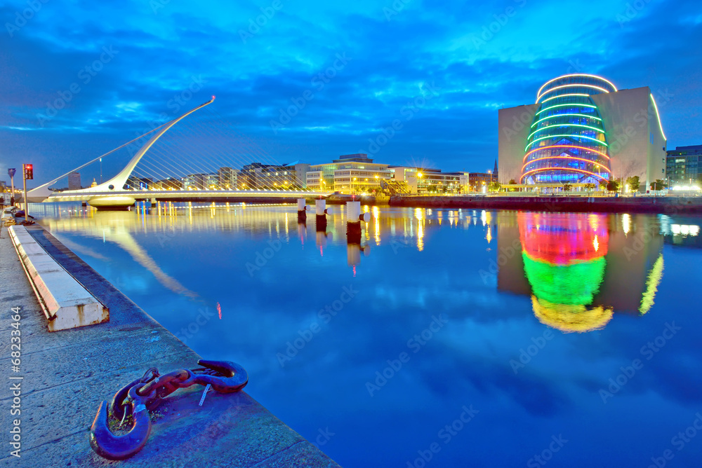 Naklejka premium Samuel Beckett Bridge w Dublinie