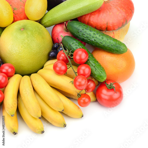 Fototapeta Naklejka Na Ścianę i Meble -  fresh fruits and vegetables isolated on white