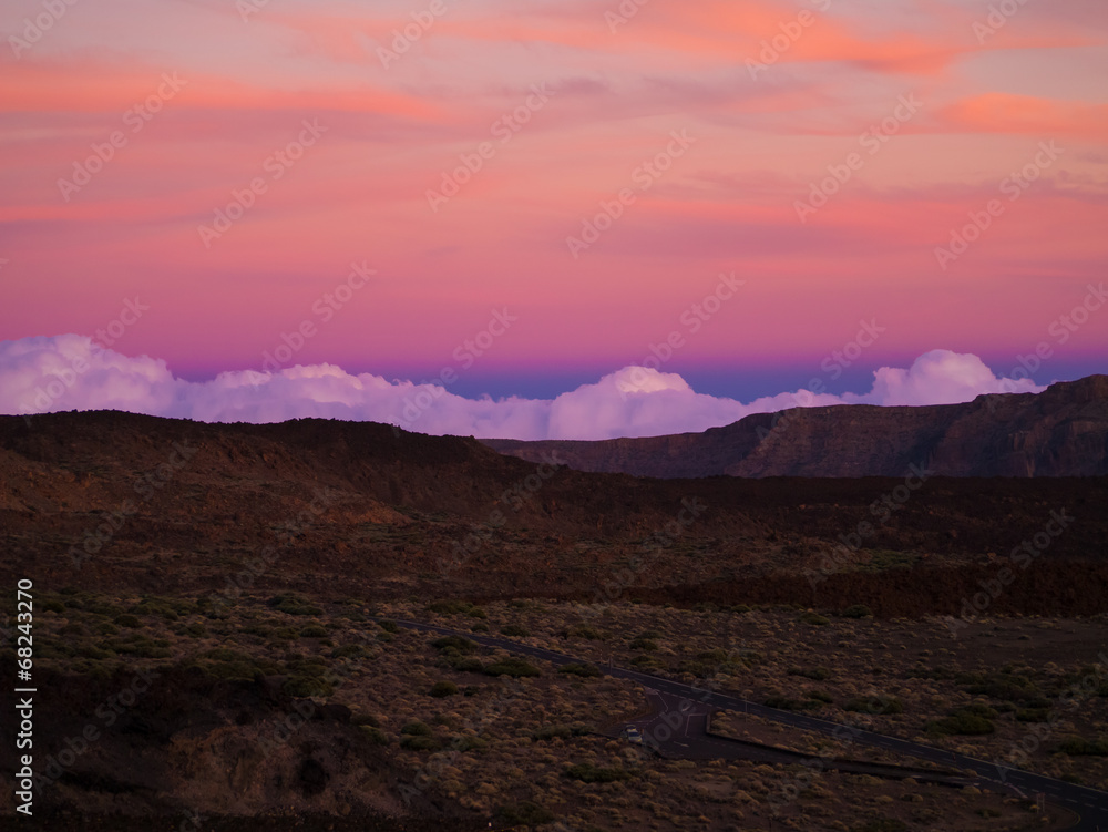 Abenddämmerung in der Caldera um Vulkan Teide auf Teneriffa