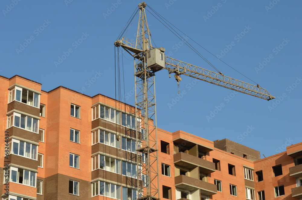 Construction of the new brick building by means of the elevating Construction of the new brick building by means of the elevating