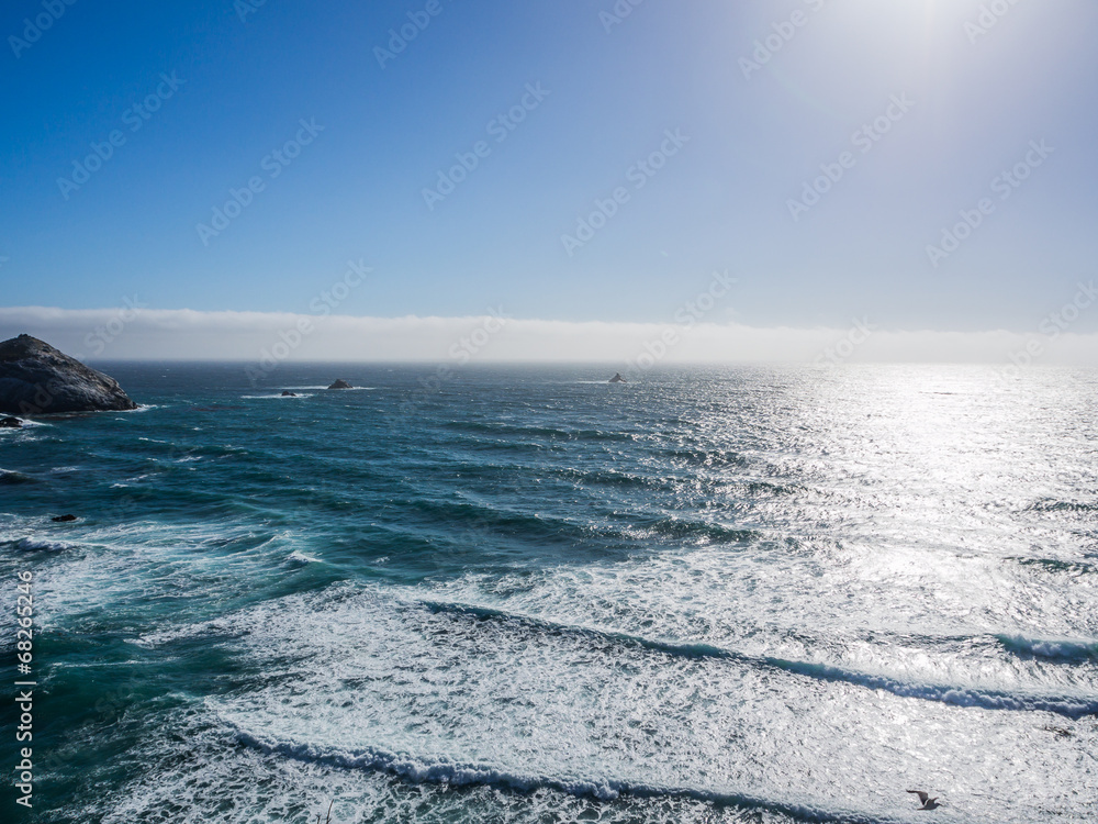 Naklejka premium The ocean in pacific coastline, Big Sur on Highway 1