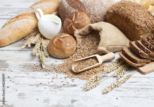 Valokuva fresh bread and wheat