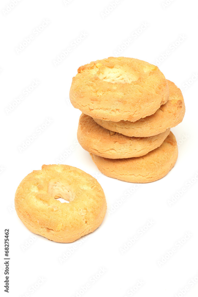 biscotti cotti al forno sfondo bianco