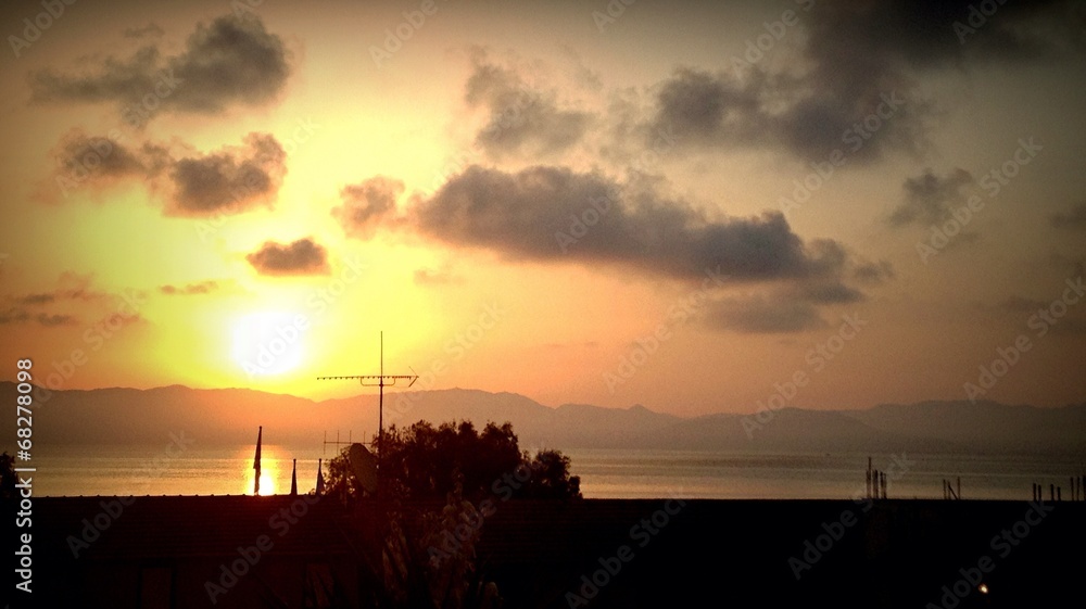 Fototapeta premium alba in Benitses (Corfù) - Grecia