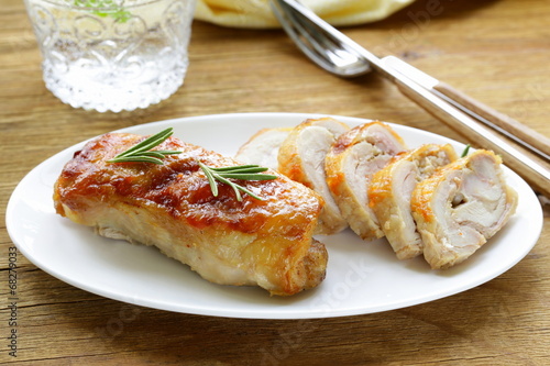 Quadro em tela baked chicken roulade with garlic and rosemary