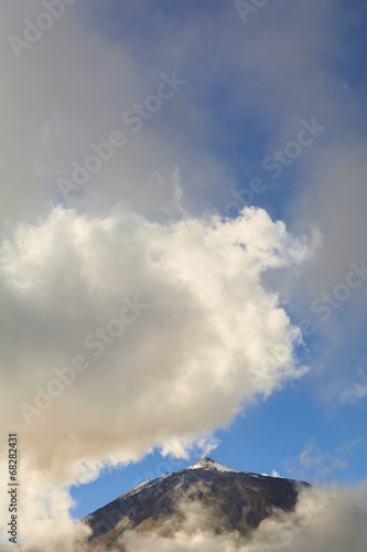 Wolken am Vulkan Teide auf Teneriffa