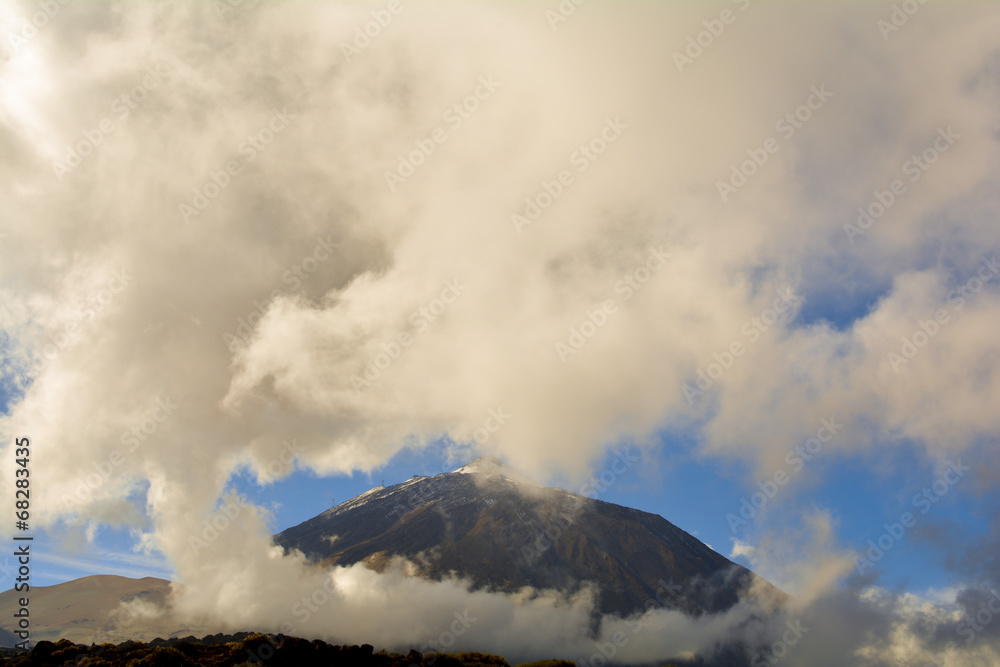 Wolken am Vulkan Teide auf Teneriffa