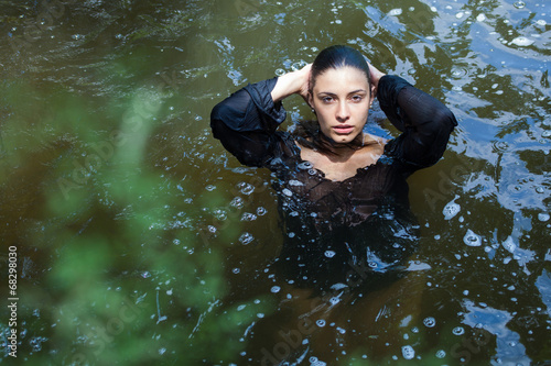 Fototapeta Naklejka Na Ścianę i Meble -  Sexy young brunette beauty in a water