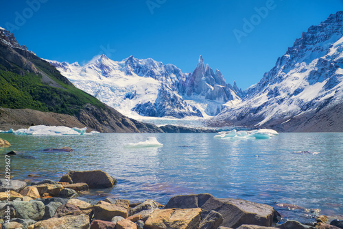 Los Glaciares National Park © michalknitl