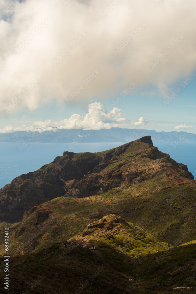 Blick zur Insel La Gomera über das Gebirge Teneriffas