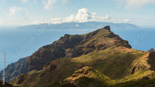 Blick zur Insel La Gomera über das Gebirge Teneriffas