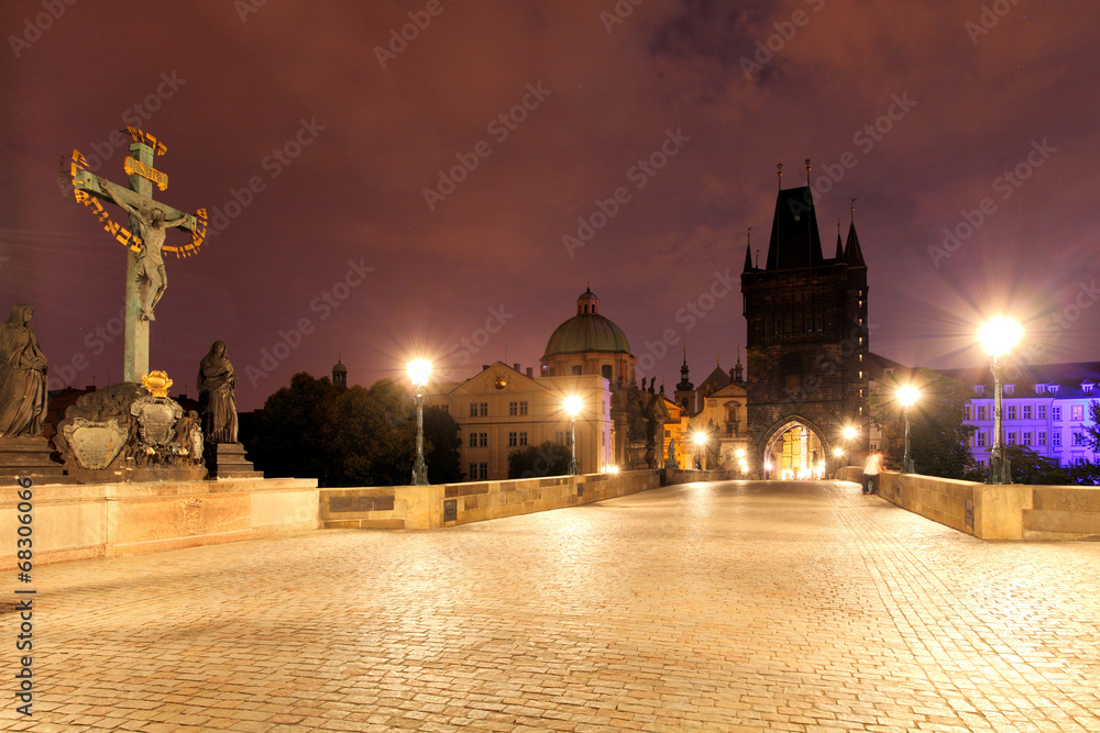 Obraz premium Charles bridge in Prague at night