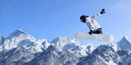 Snowboarding sport © Sergey Nivens