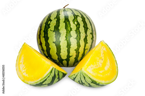 Wassermelone mit gelben Fruchtfleisch isoliert