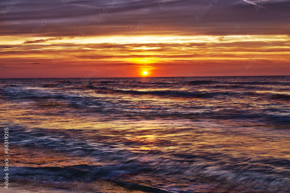 Fototapeta premium HDR image of sunset over the sea