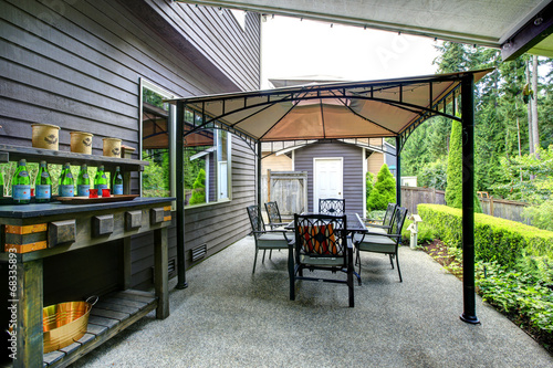 Fotografi Backyrd gazebo with patio area